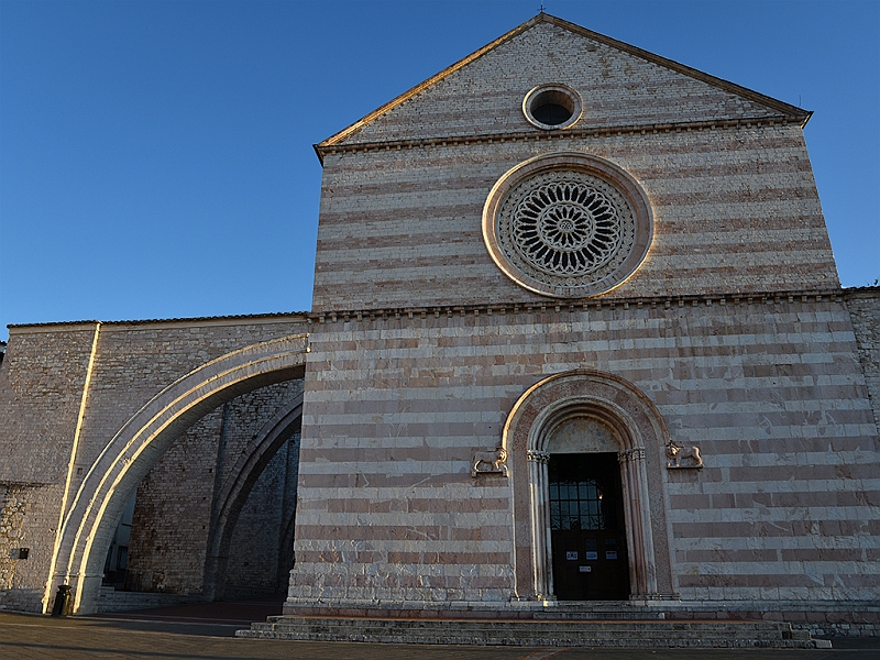 MAK_2935.jpg - La basilica di Santa Chiara.