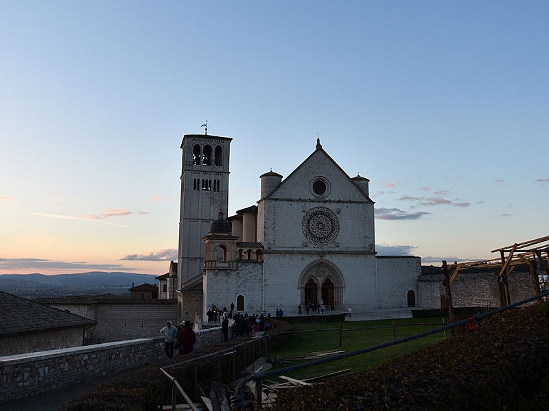 MAK_2943.jpg - La basilica di San Francesco al tramonto.