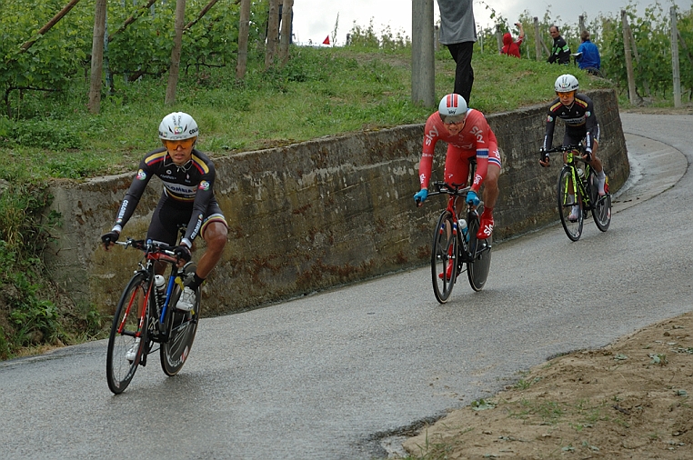 DSC_3377.jpg - I colombiani  Miguel RUBIANO CHAVEZ 121° in 1:05:32 a 7:58 e Rodolfo TORRES AGUDELO 88° in 1:04:28 a 6:54 raggiunti dal norvegese Edvald BOASSON HAGEN, campione nazionale a cronometro, infatti arriverà 23° in 1:01:14 a 3:40 dal vincitore.