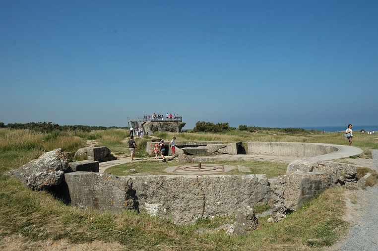 41-DSC_5506.jpg - I basamenti delle batterie di Pointe du Hoc.