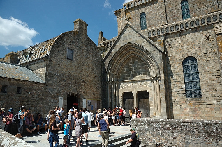 50-DSC_5676.jpg - Il terrazzino da cui si accede al sagrato della basilica.