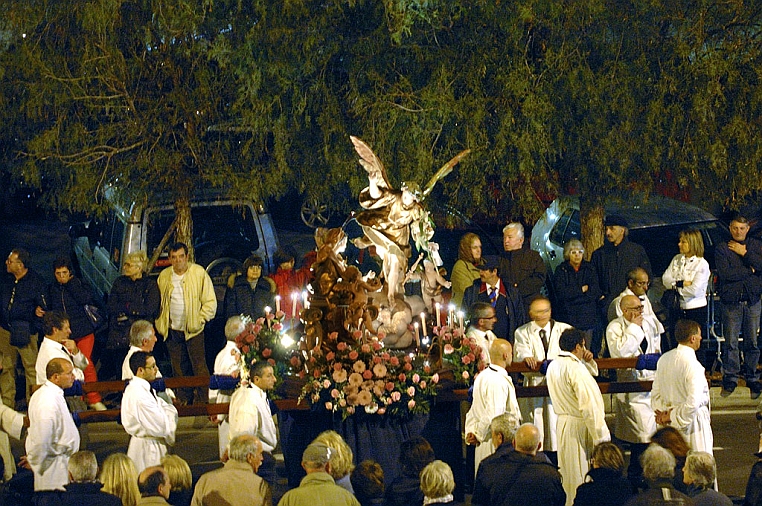 DSC_2333.jpg - L’ANNUNCIAZIONE – autore Anton Maria Maragliano (1664 – 1739). La cassa raffigura il momento dell'annunciazione dell'Arcangelo Gabriele a Maria.