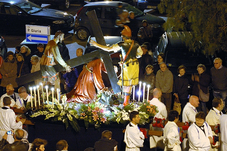 DSC_2372.jpg - CRISTO CADE SOTTO LA CROCE – ignoto di scuola napoletana del XVII secolo. Uno dei personaggi raffigurato è Simone di Cirene che "aiuta" a sorreggere la croce.