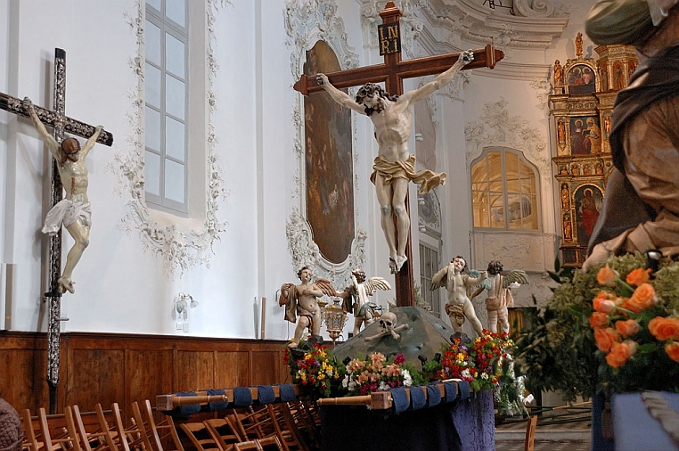 g-DSC_9935.jpg - CRISTO MORTO IN CROCE - ignoto di scuola romana del XVI secolo. Sembra che l’opera provenga da Roma, dono dei Della Rovere, discendenti dei papi savonesi Sisto IV e Giulio II.