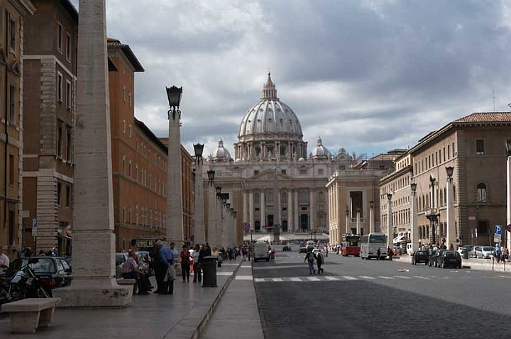 IMAG1821.jpg - La facciata di San Pietro appena resataurata.