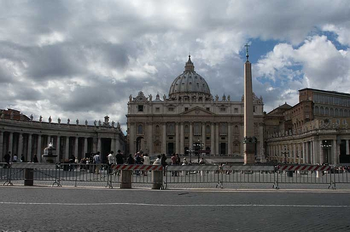 IMAG1822.jpg - La facciata di San Pietro appena resataurata.