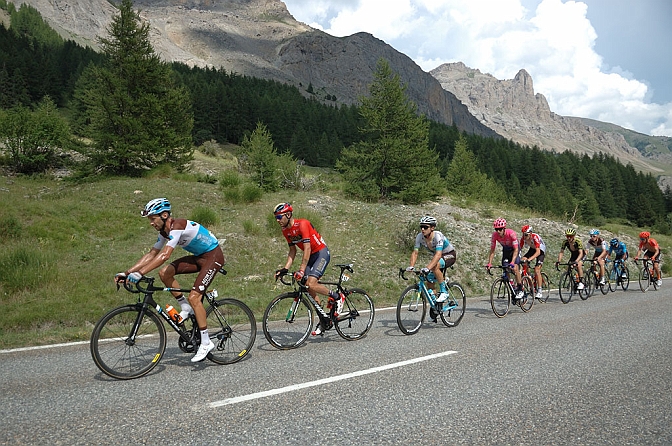 DSC_6641.jpg - Mikael Cherel, Damiano Caruso, Alexey Lutsenko, Michael Woods, Tiesj Benoot, Adam Yates, Romain Bardet, Nairo Quintana, Serge Pauwels.