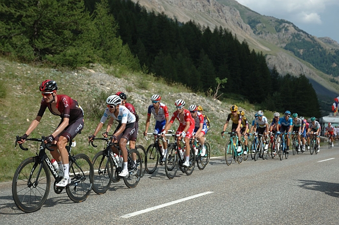 DSC_6653.jpg - Riconosco: Wout Poels, sulla sua ruota Egan Bernal con la maglia bianca del miglior giovane, il campione svizzero Stefan Küng e il campione del mondo Alejandro Valverde.