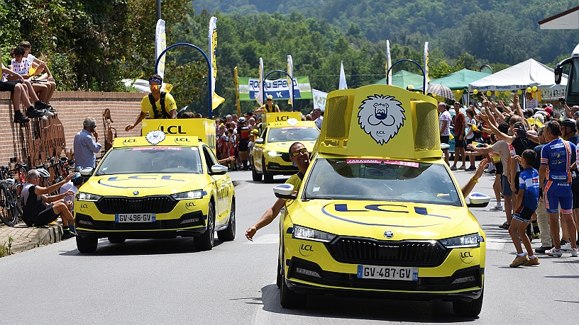 MAK_3408.jpg - 
La famosa e pittoresca carovana pubblicitari del Tour de France. Partendo dall'Italia è in tono ridotto, probabilmente perchè molte ditte si rivolgono solo al mercato francese o perchè usano mezzi talmente fantasiosi che non sono omologati fuori dal territorio francese.