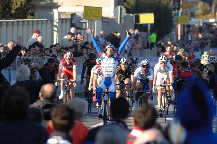 MAN_8278pp.jpg - Sulla destra, con la maglia di campione del mondo, Alessandro Ballan arrivato 5°