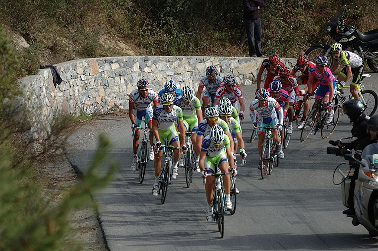 DSC_0652.jpg - Manca un chilometro al primo passaggio al gran premio della montagna di San Damiano.